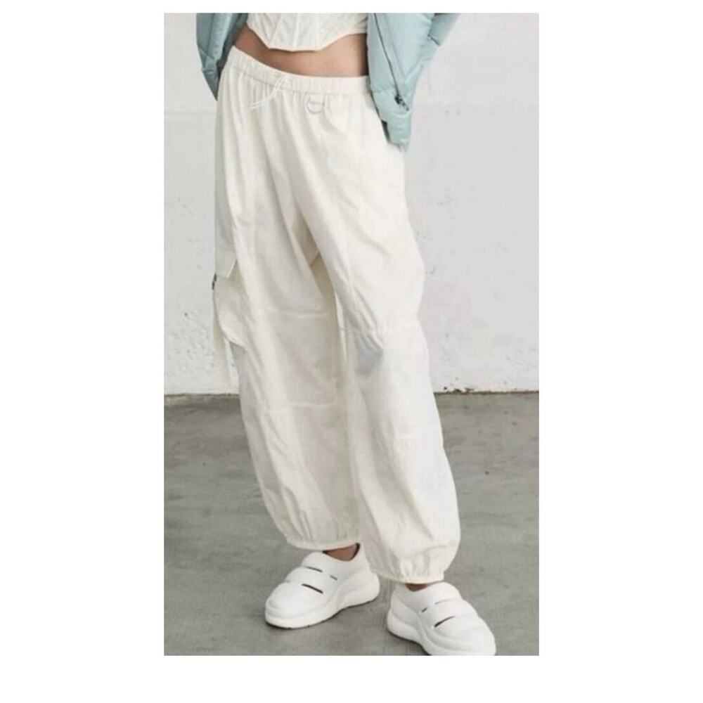Urban Outfitters White Nylon Parachute Cargo Pants 6 Utility Y2K Wide Leg NWT